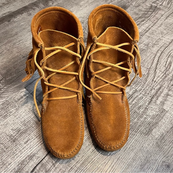 MINNETONKA WOMENS TRAMPER ANKLE HI BOOT size 8 - Picture 3 of 5